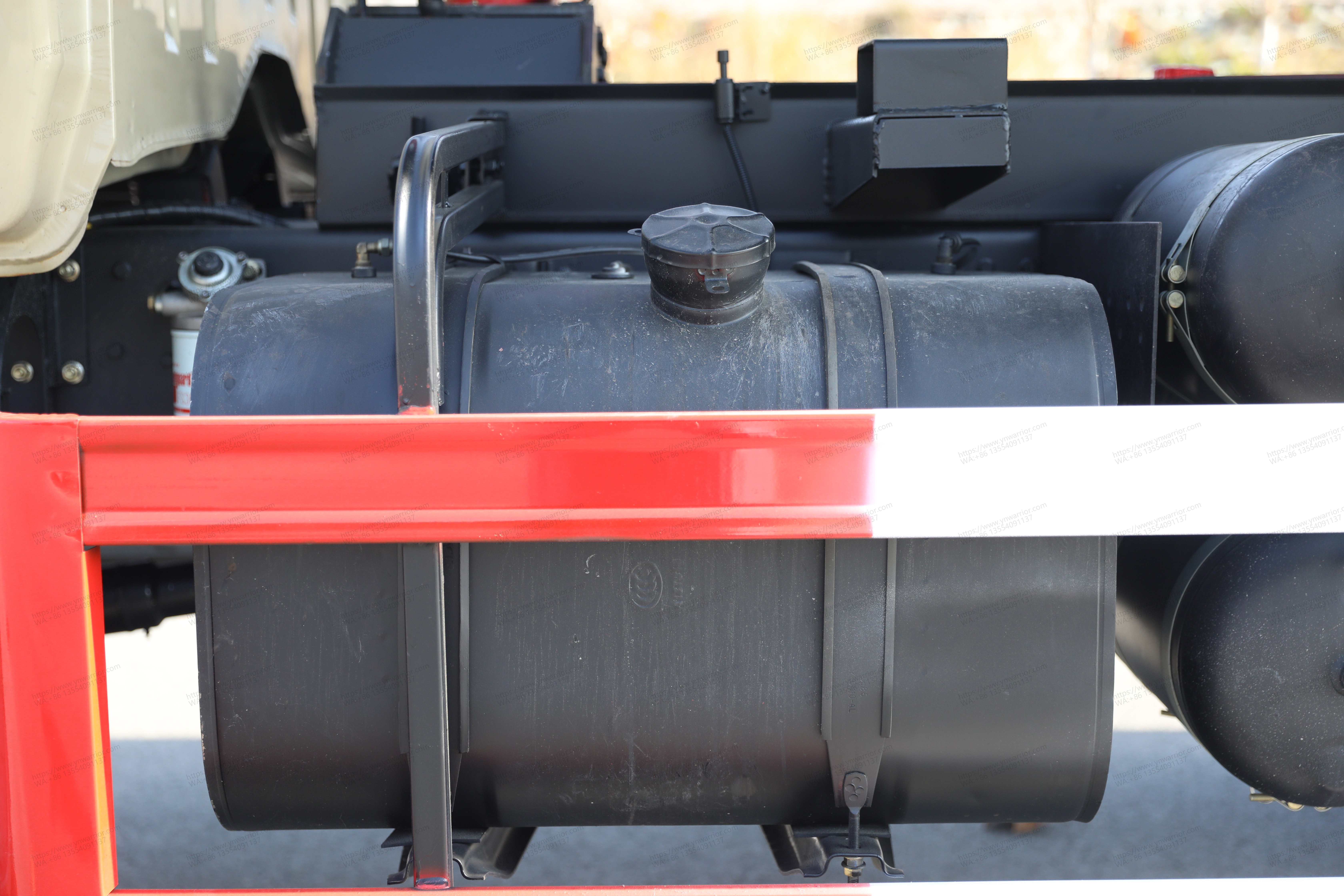 dongfeng 4x4 off-road dump truck fuel tank