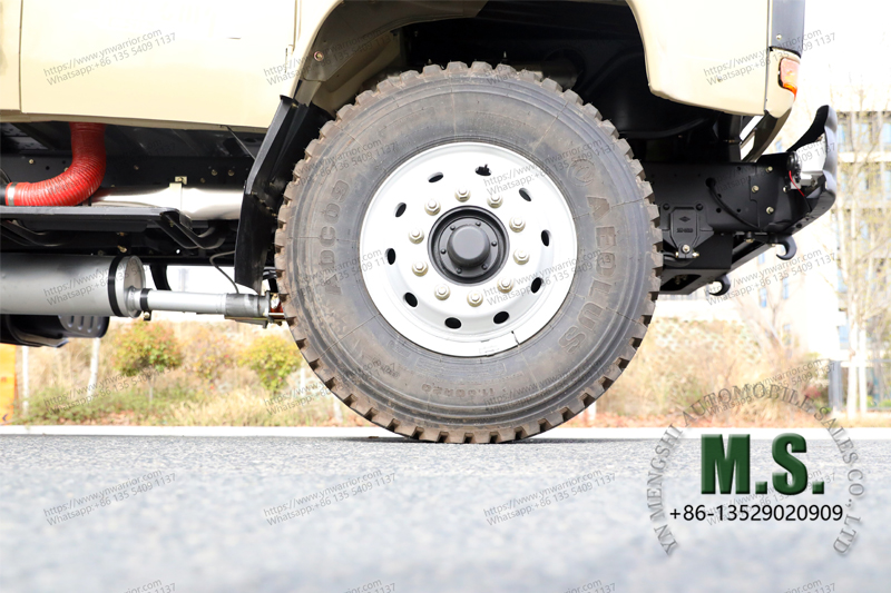 Dongfeng 4x2 cargo truck tyre