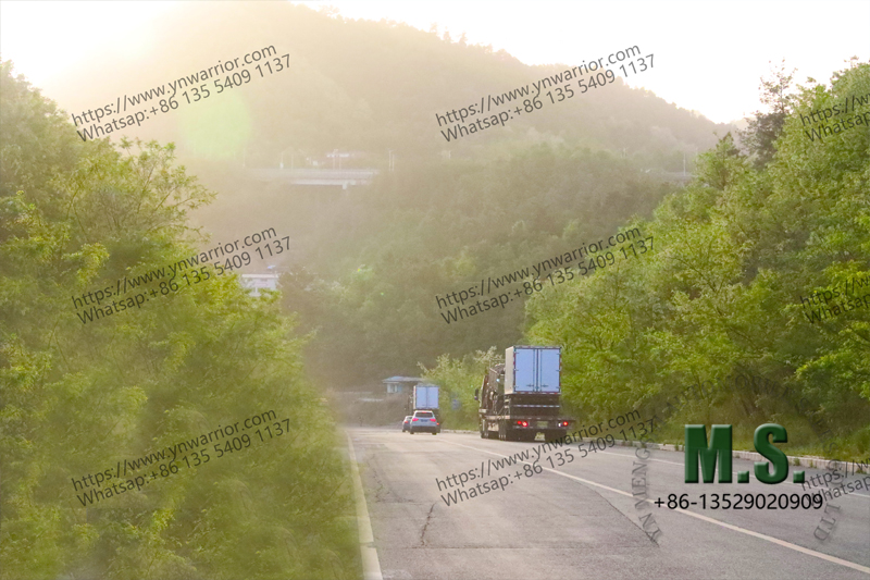 Chinese trailer truck dispatching from the manfuacturer with the trucks just finished production