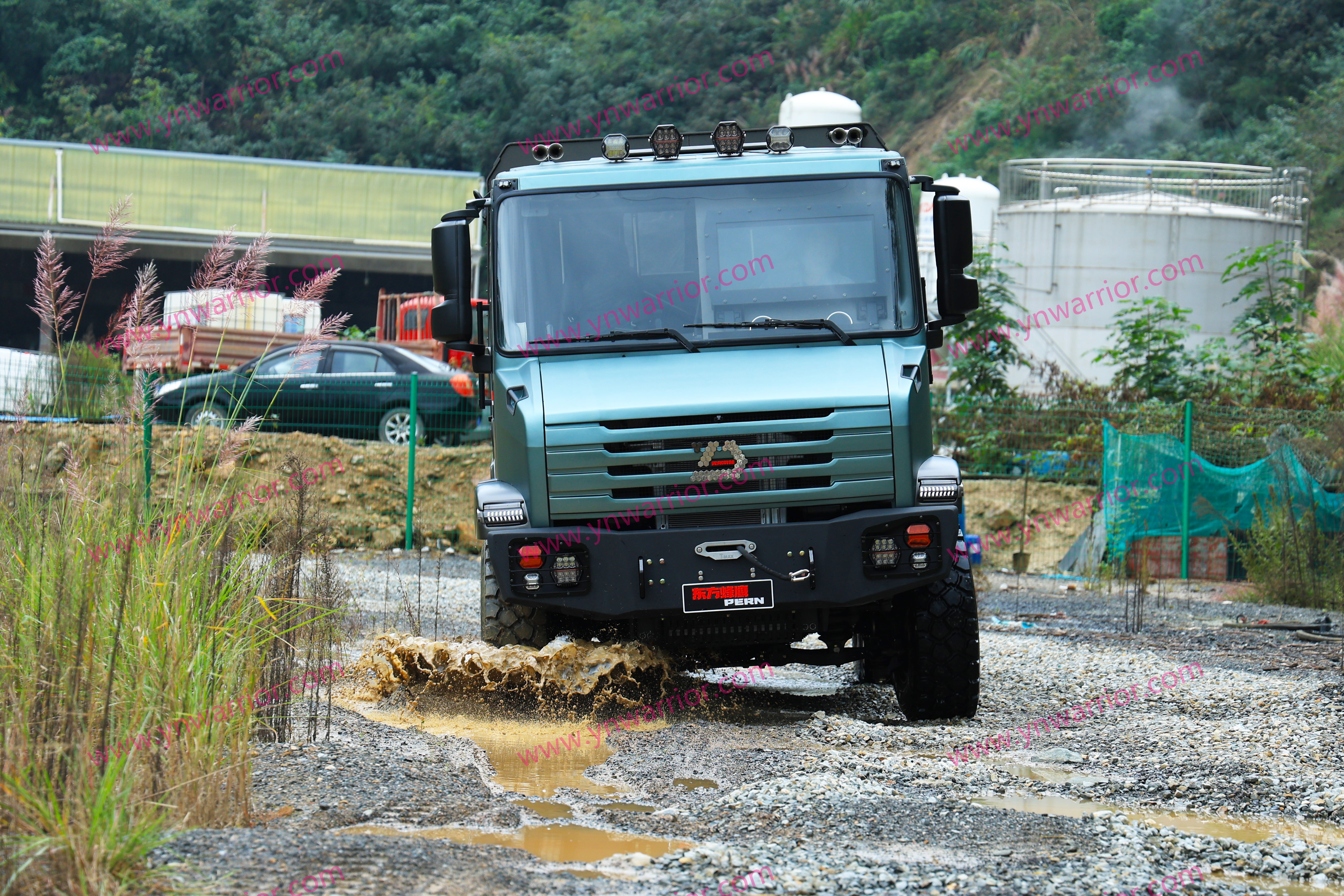 close compartment 4x4 off-road truck military