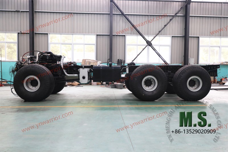 6x6 off-road massive rolling chassis 375-horsepower engine