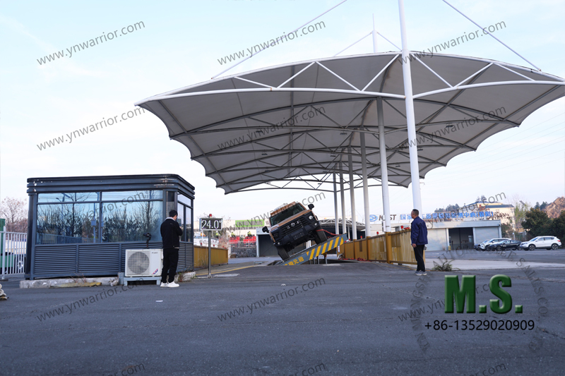 Chinese 4x4 MS600 on test ground