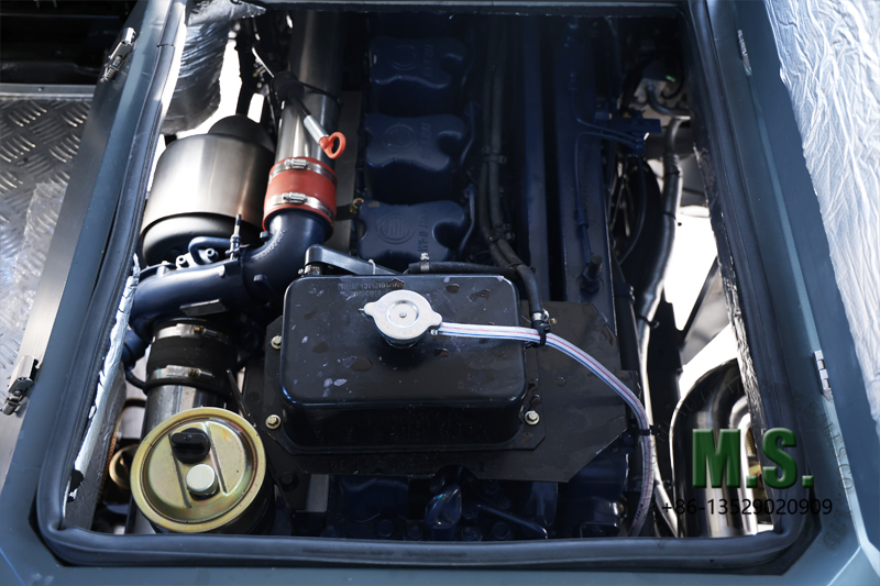 Dongfeng 6x6 off-road bus engine compartment