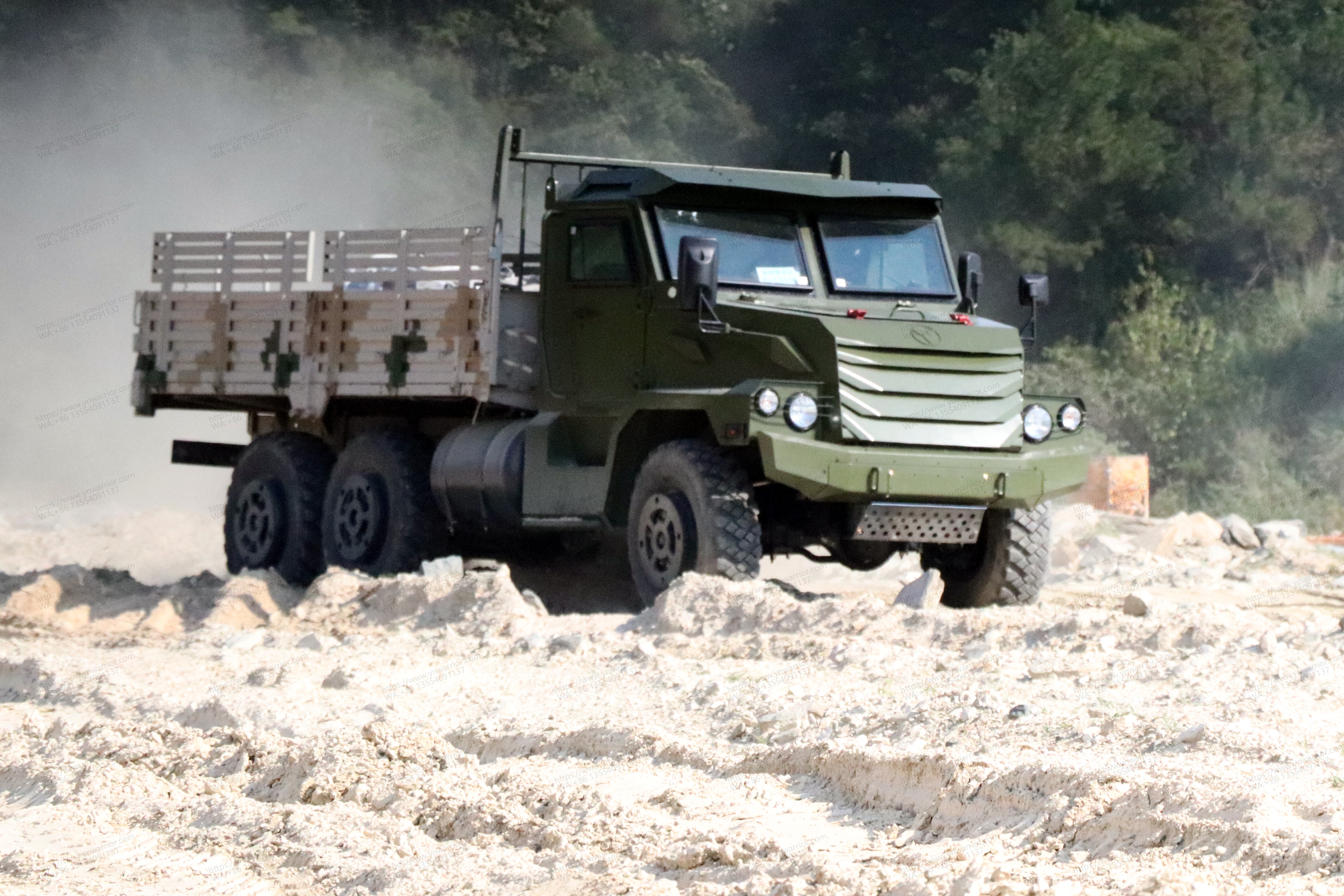 Chinese army desert truck for troops