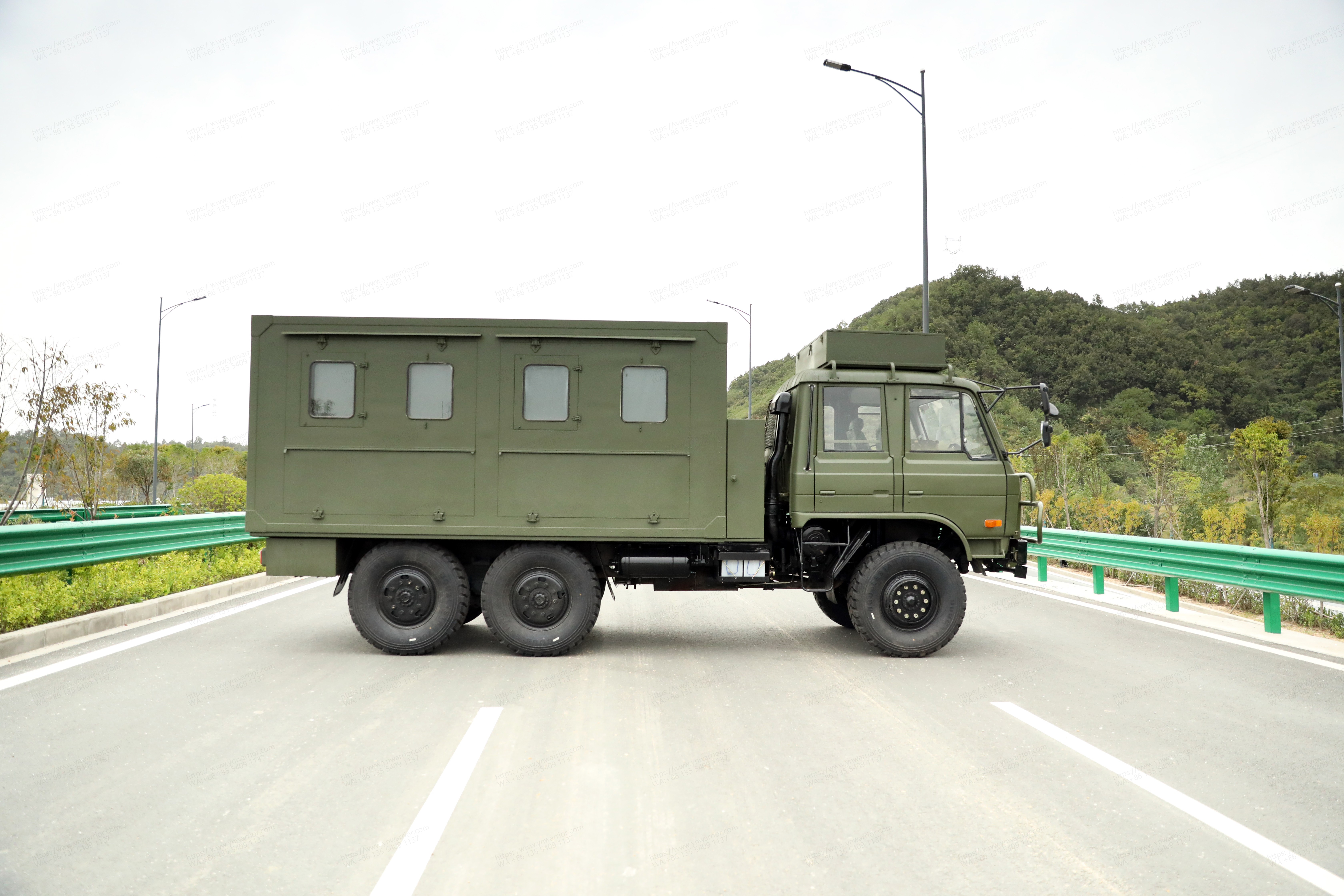 Dongfeng 6x6 off-road commuter van truck