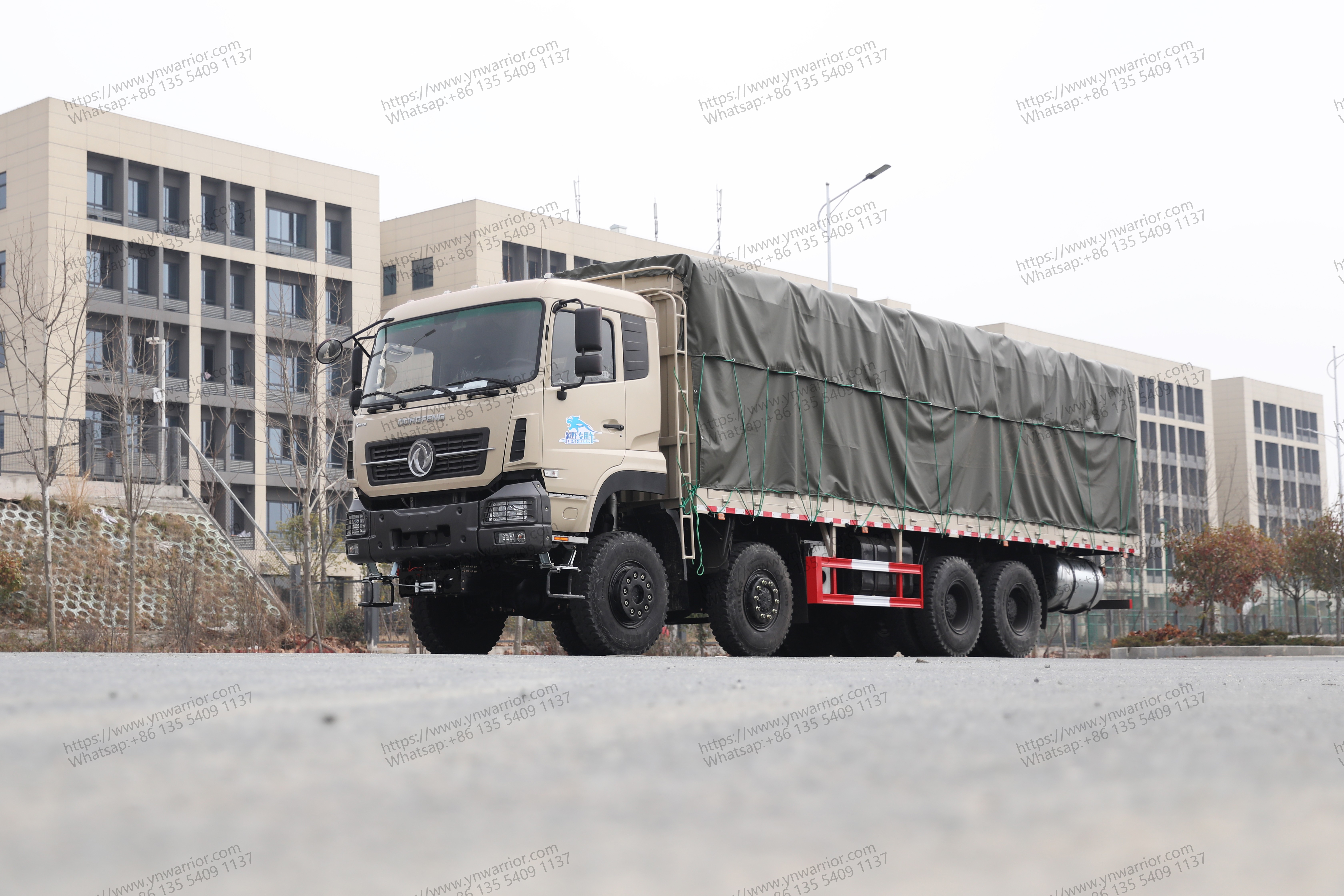 Dongfeng 8x8 heavy duty truck with cannopy