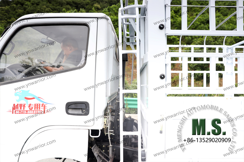 second subframe of cargo fence on Dongfeng truck
