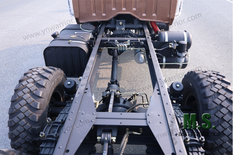 Dongfeng 11-ton 6x6 off-road truck single rear tyre superstructure area