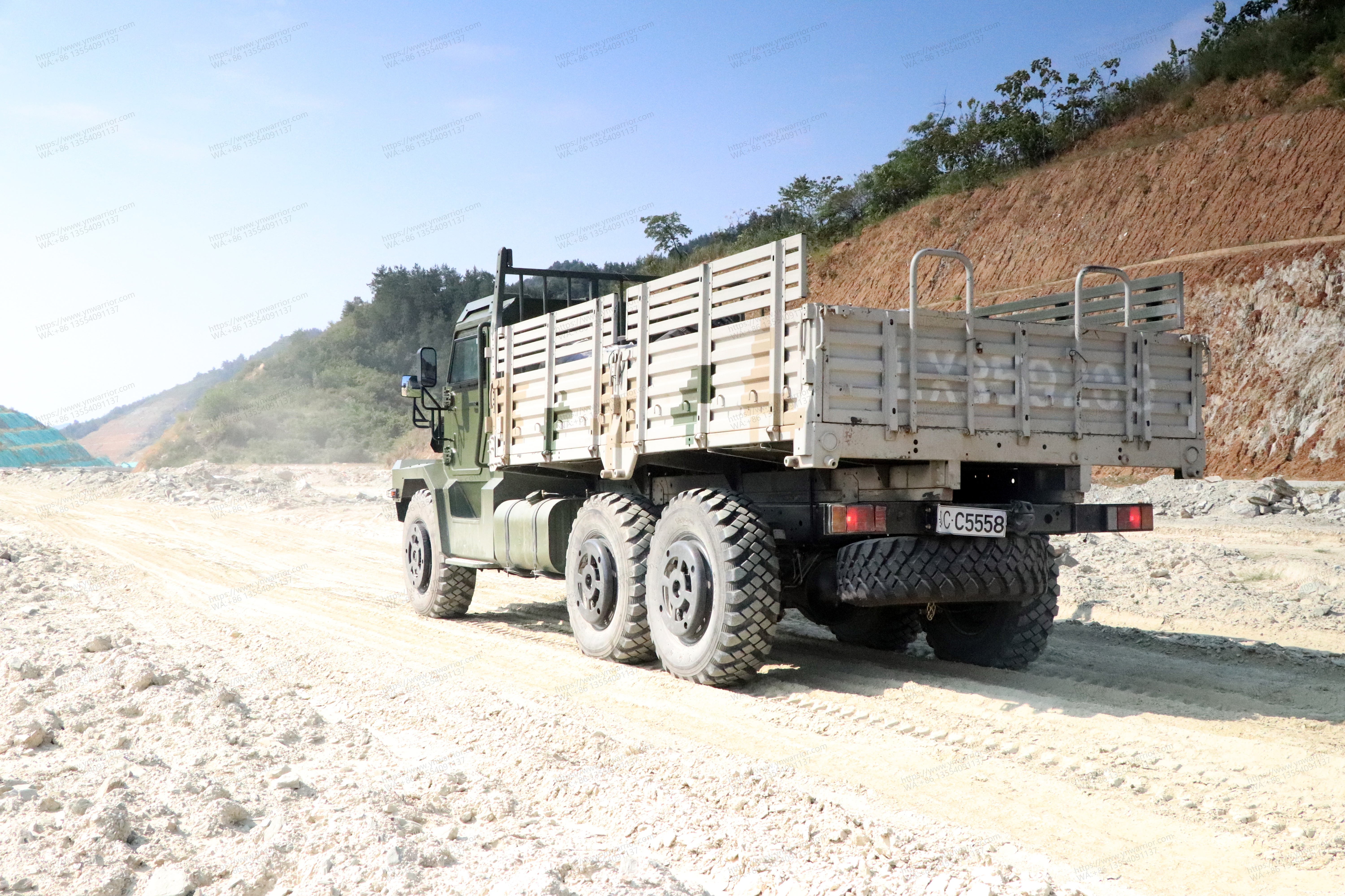 Dongfeng all-terrain off-road military bulletproof armored truck