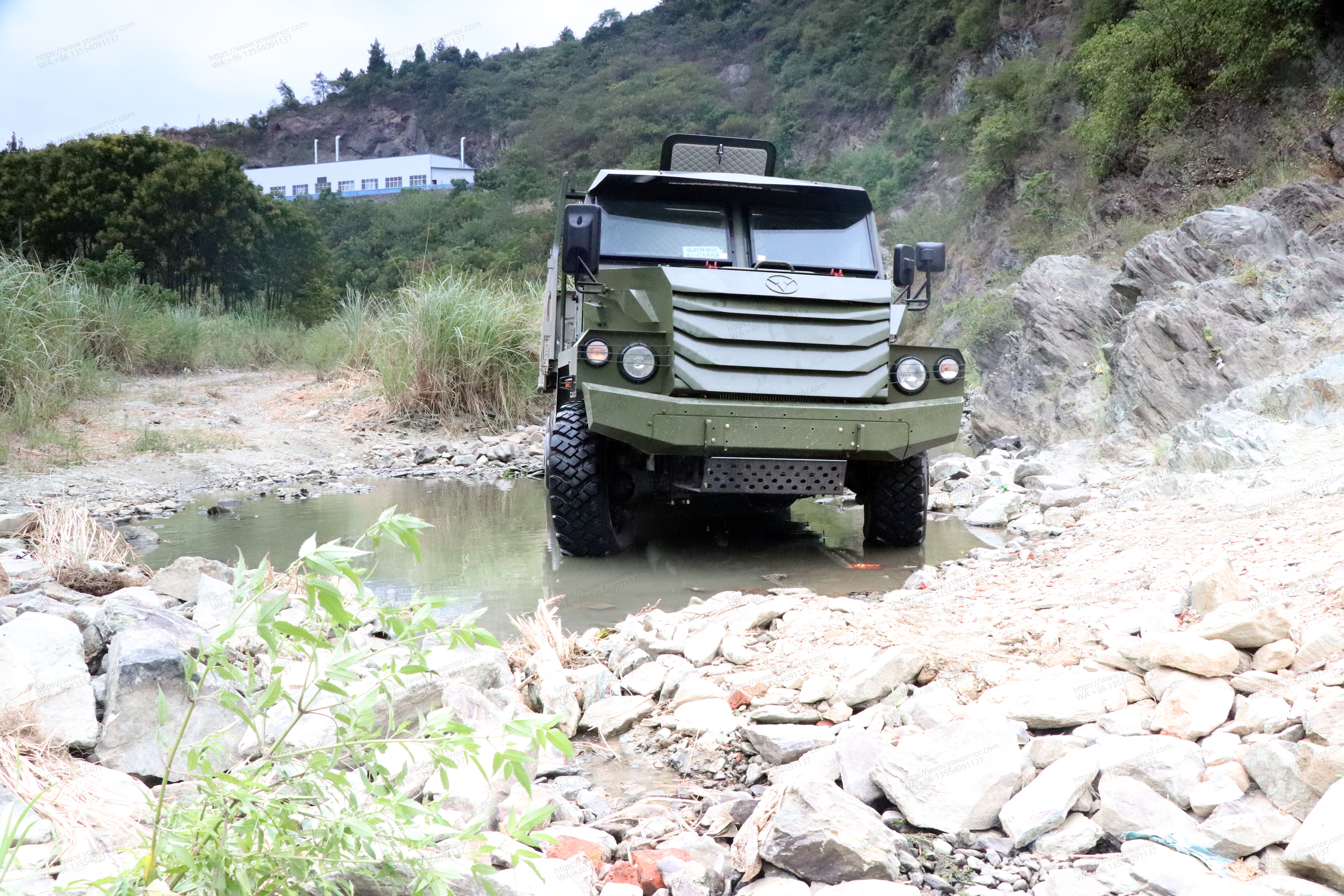 Dongfeng 6x6 off-road military bulletproof armored truck filed force