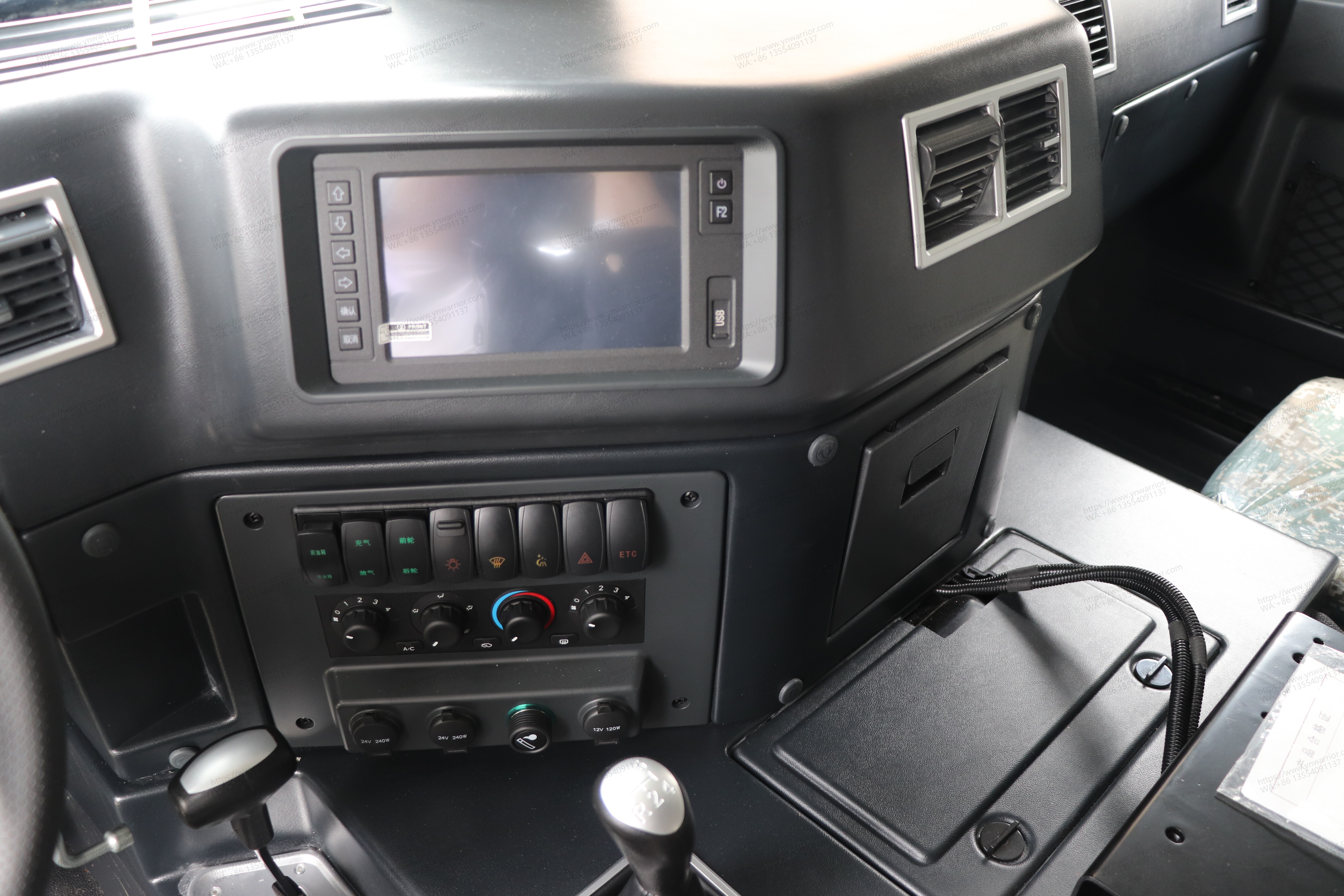 Dongfeng mengshi military armored vehicle 4x4 off-road dashboard