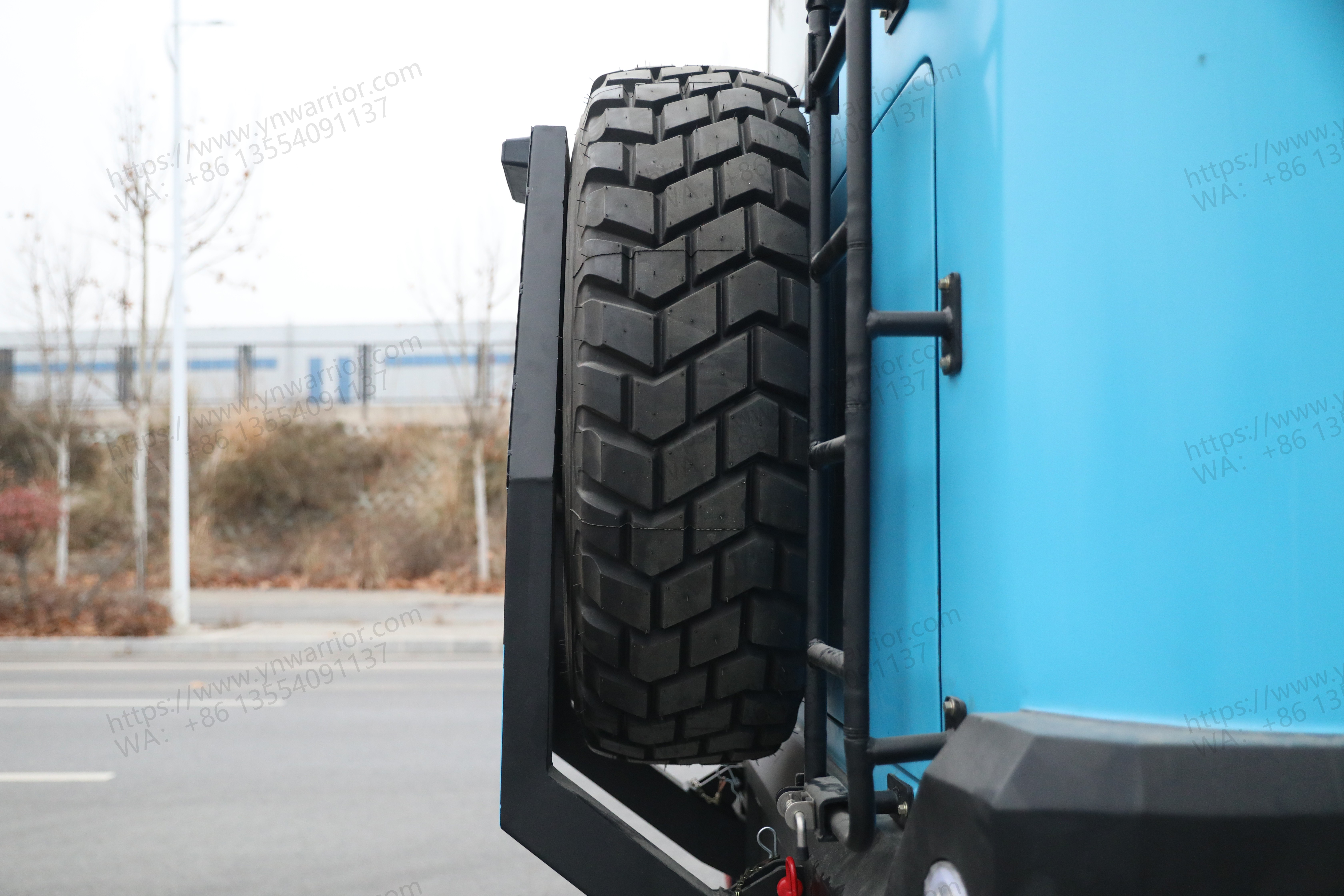 dongfeng bus spare tyre